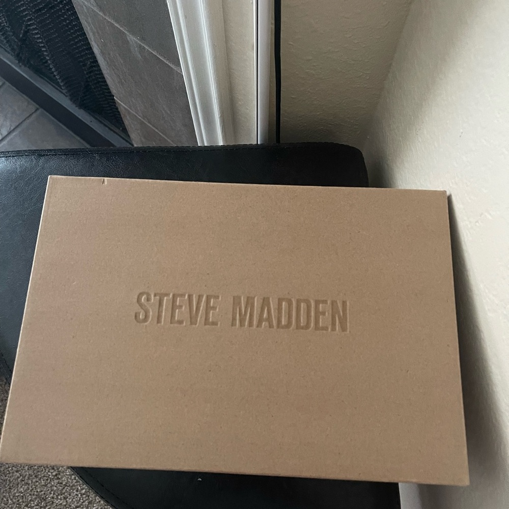 Steve Madden Women's Dark Brown Heels - Picture 5 of 6